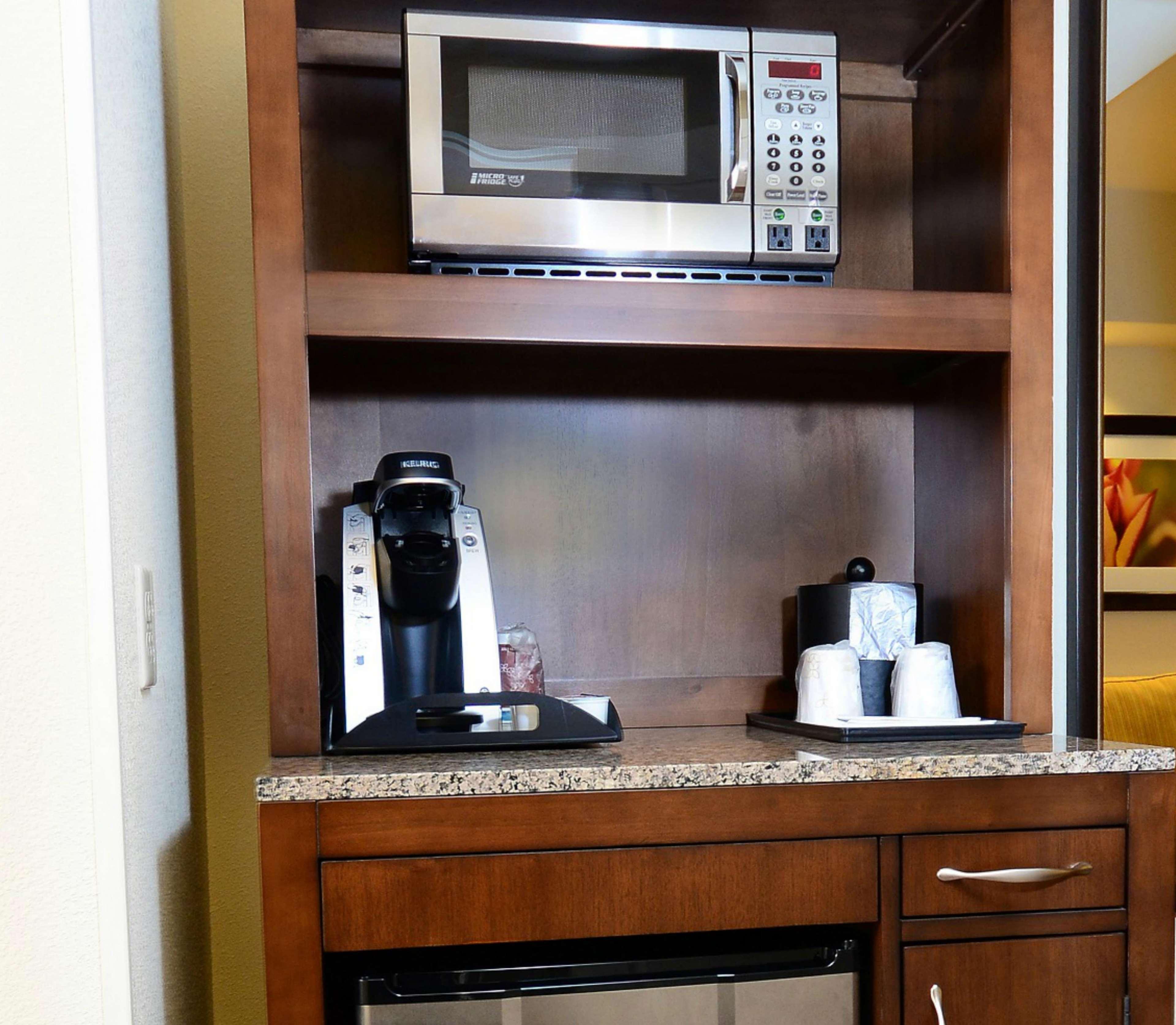 Hilton Garden Inn Greensboro Airport Exterior photo