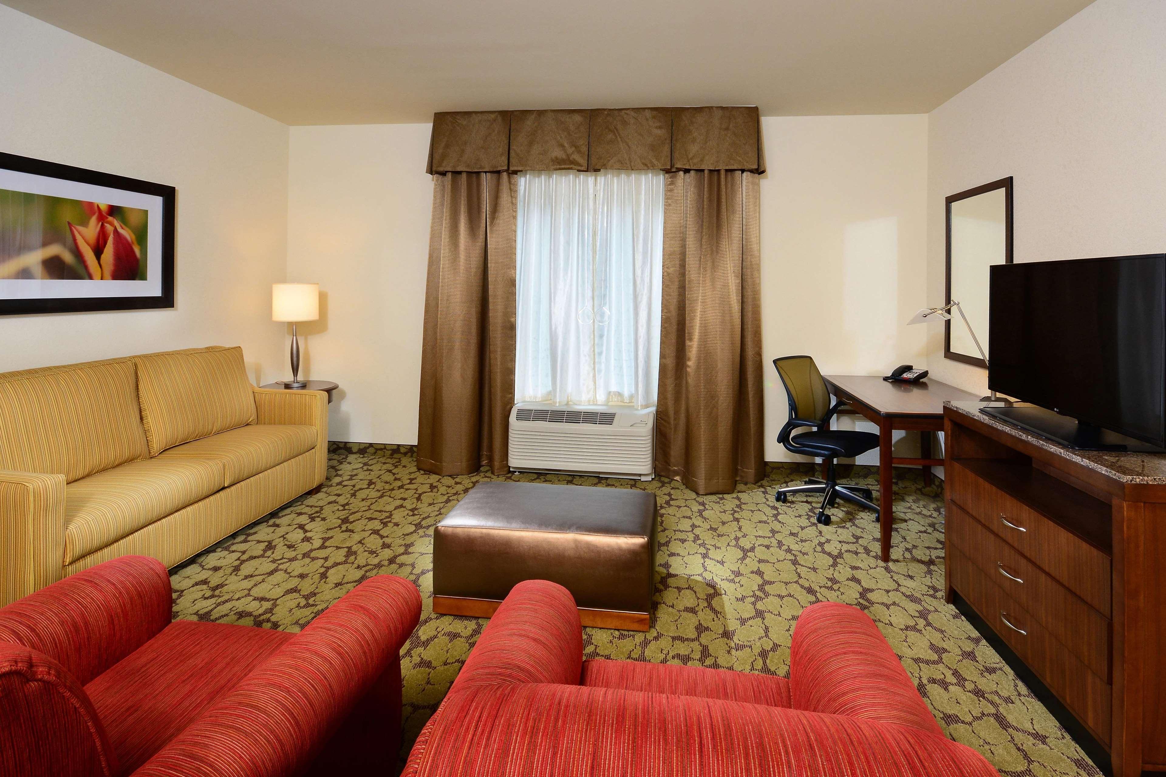 Hilton Garden Inn Greensboro Airport Exterior photo