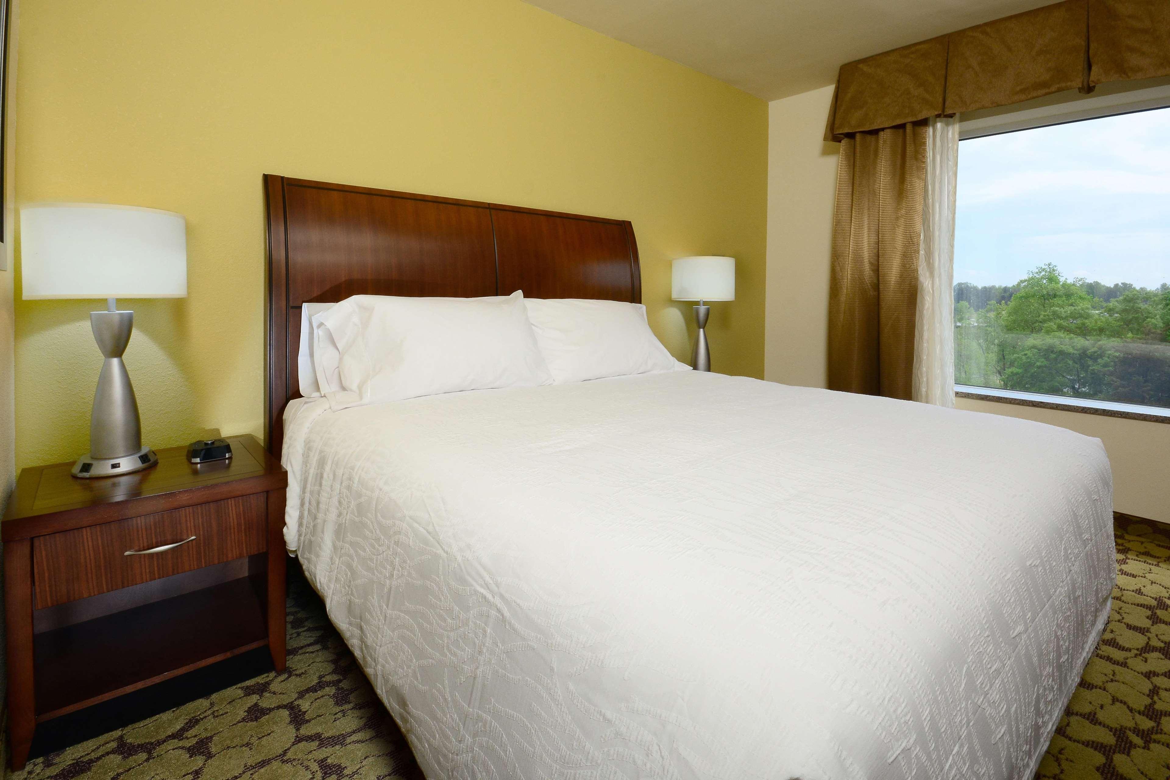 Hilton Garden Inn Greensboro Airport Exterior photo
