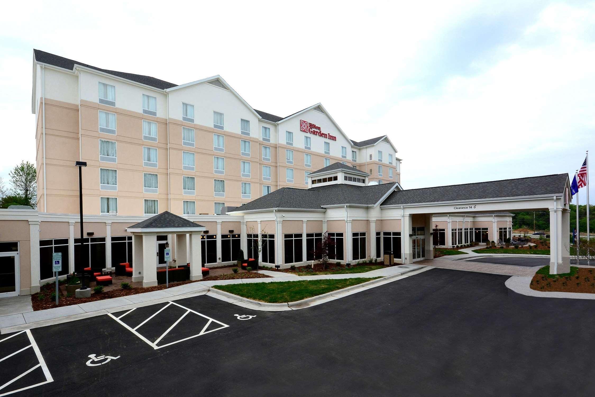 Hilton Garden Inn Greensboro Airport Exterior photo