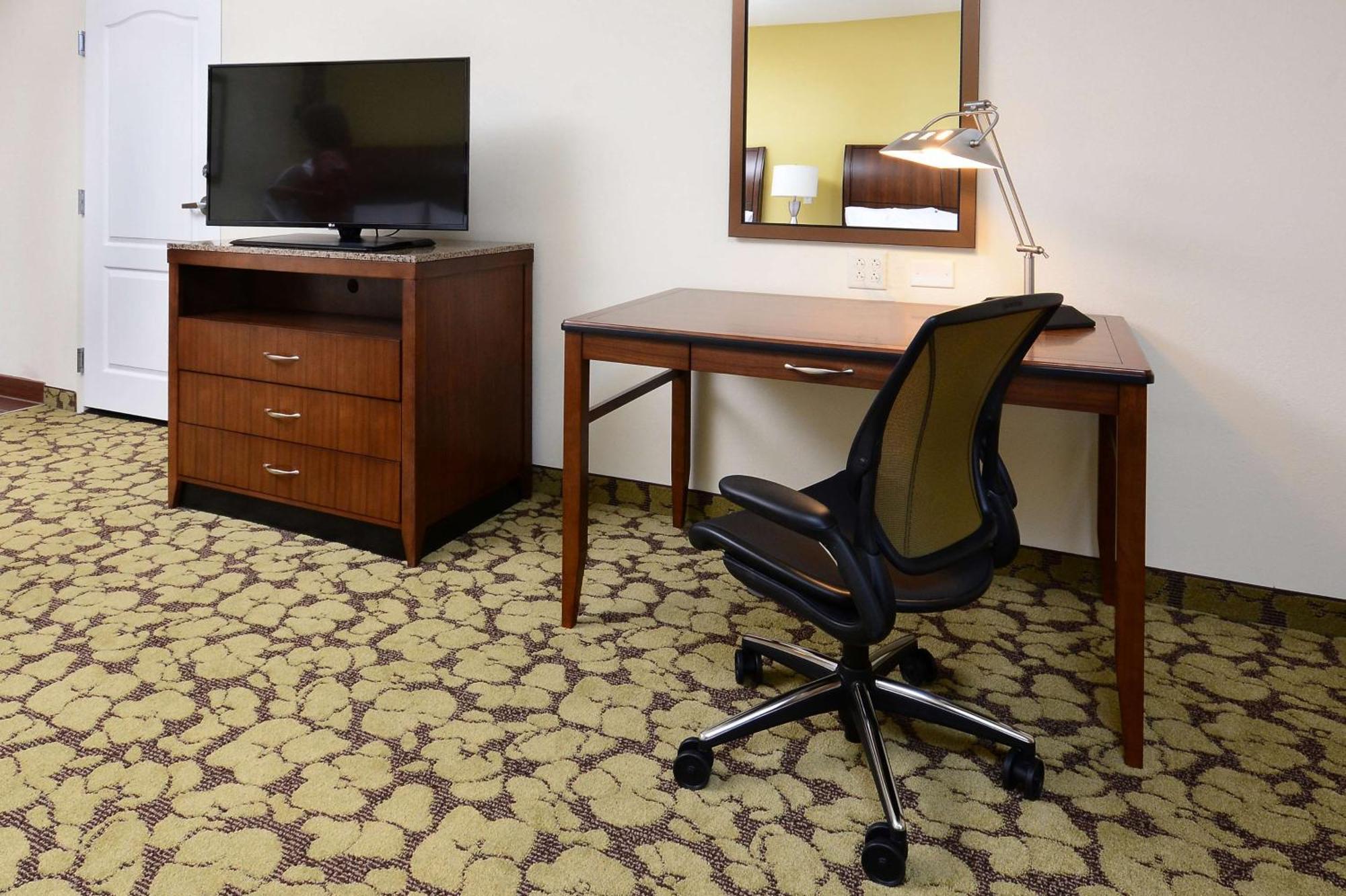Hilton Garden Inn Greensboro Airport Exterior photo