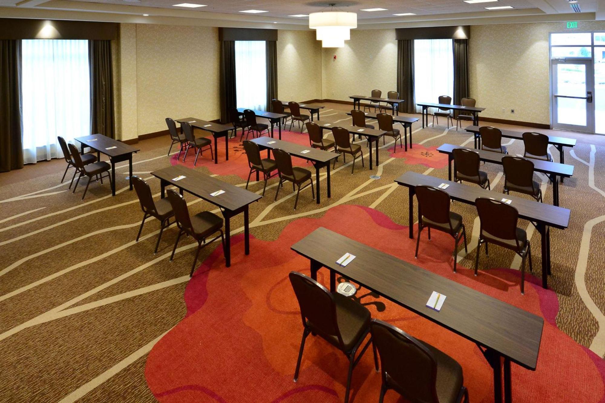 Hilton Garden Inn Greensboro Airport Exterior photo
