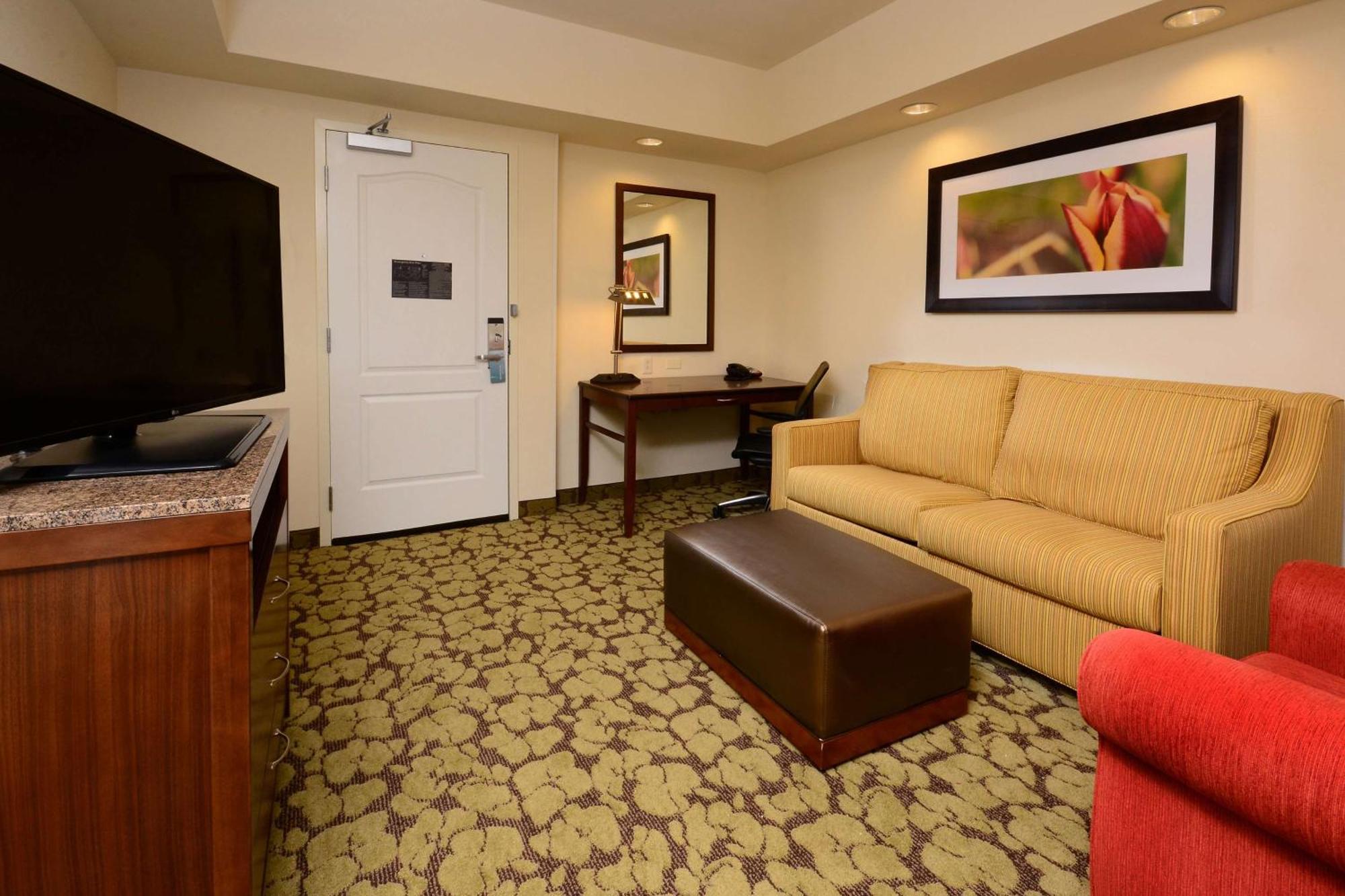 Hilton Garden Inn Greensboro Airport Exterior photo
