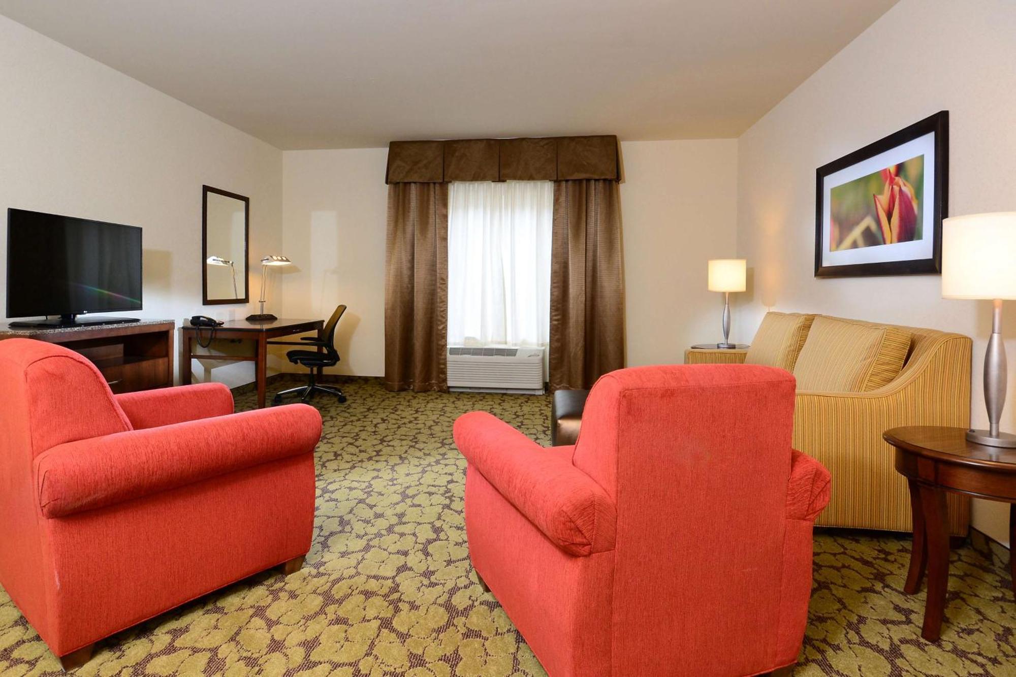 Hilton Garden Inn Greensboro Airport Exterior photo