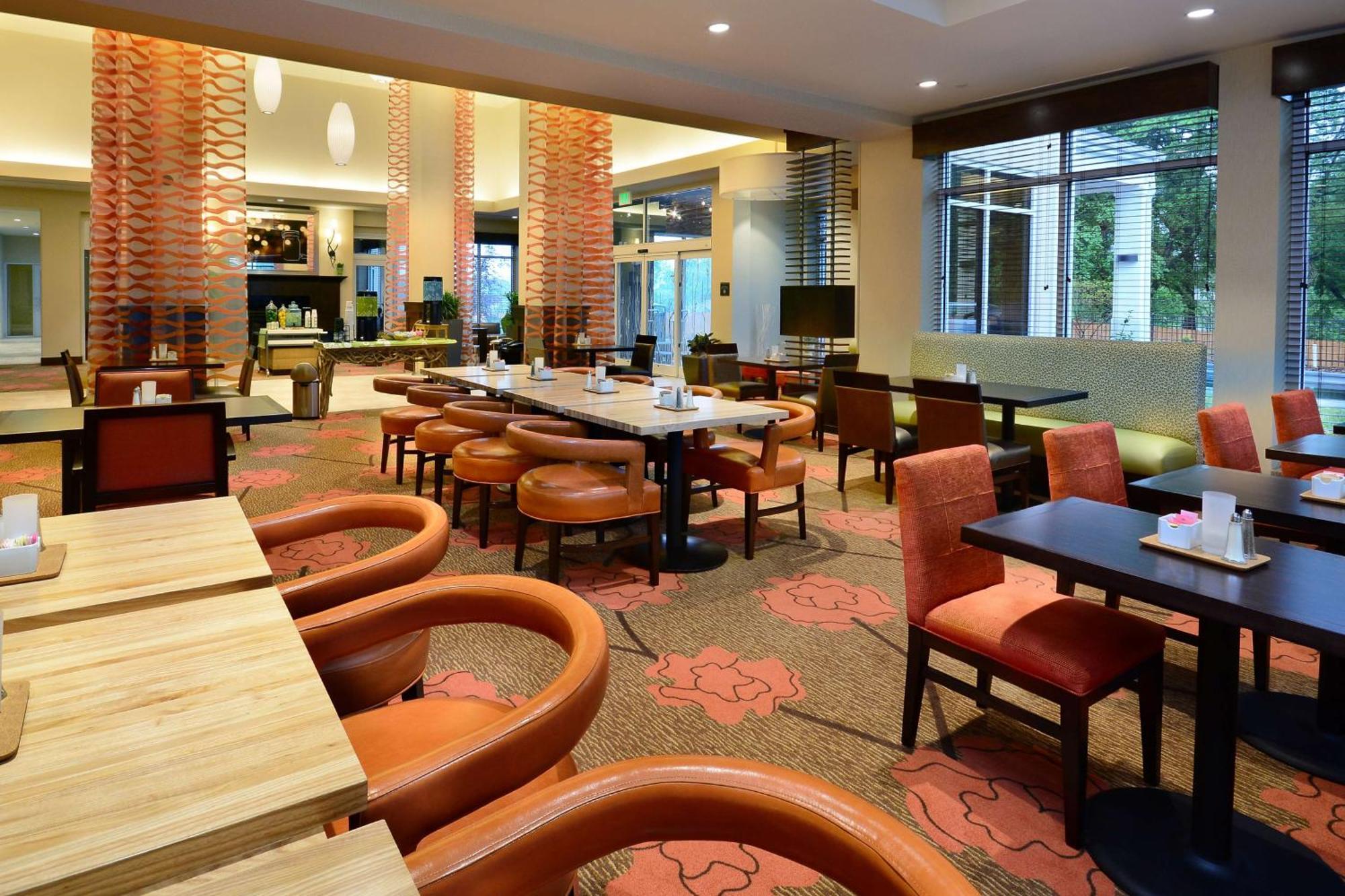Hilton Garden Inn Greensboro Airport Exterior photo