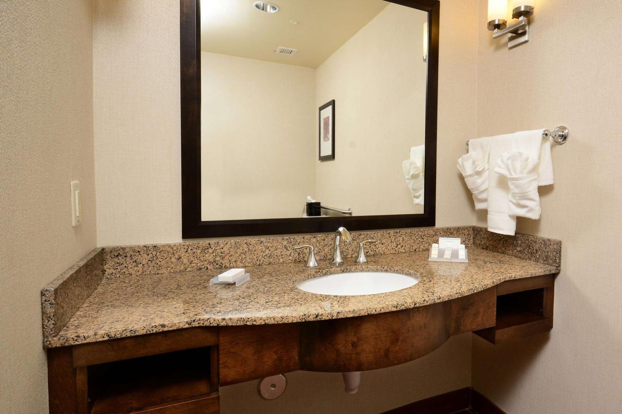 Hilton Garden Inn Greensboro Airport Exterior photo